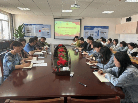 “双导员”联系班级座谈会