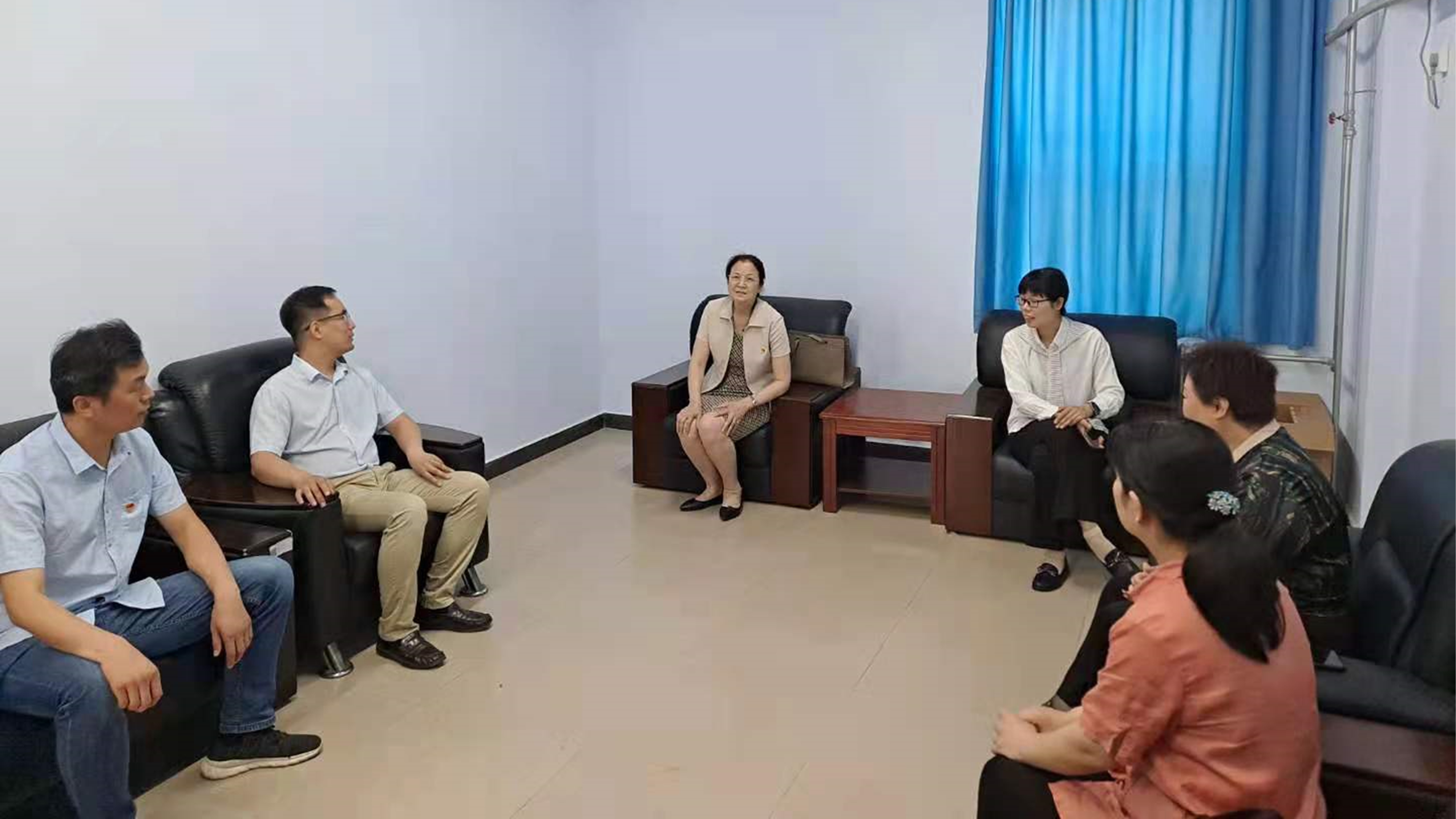 学院领导与专家交流