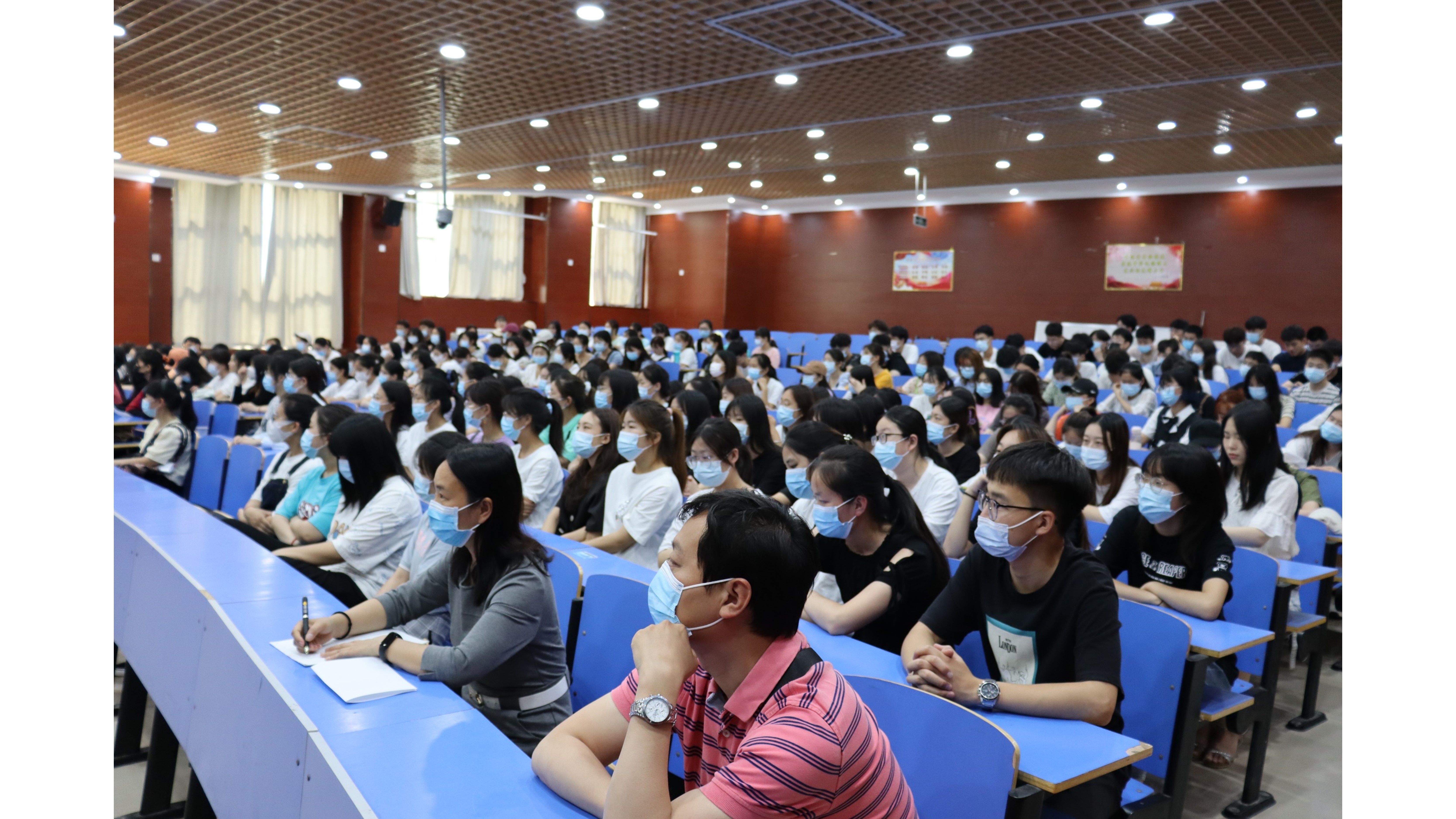 报告会现场