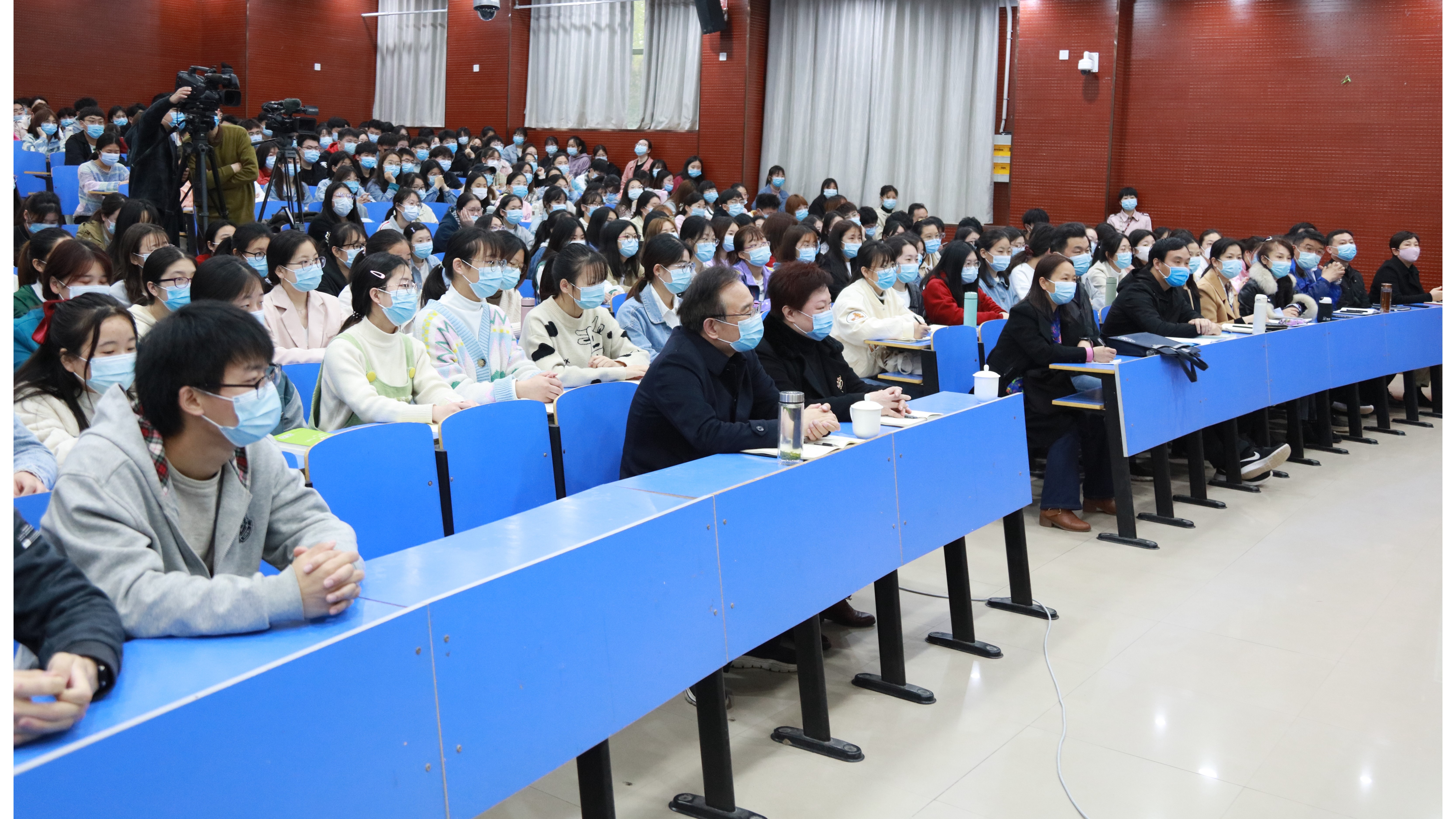 报告会现场