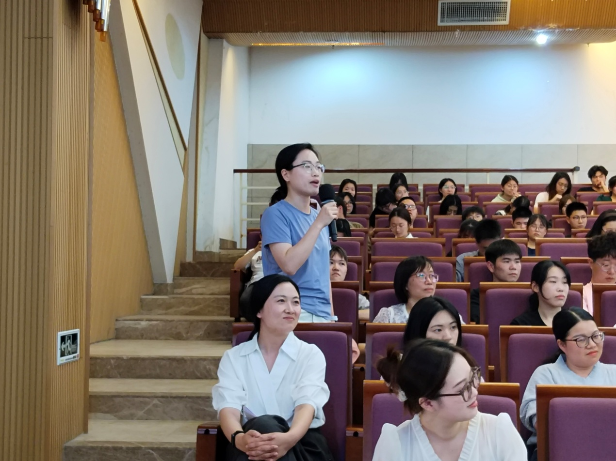 图为现场提问环节 图为现场提问环节