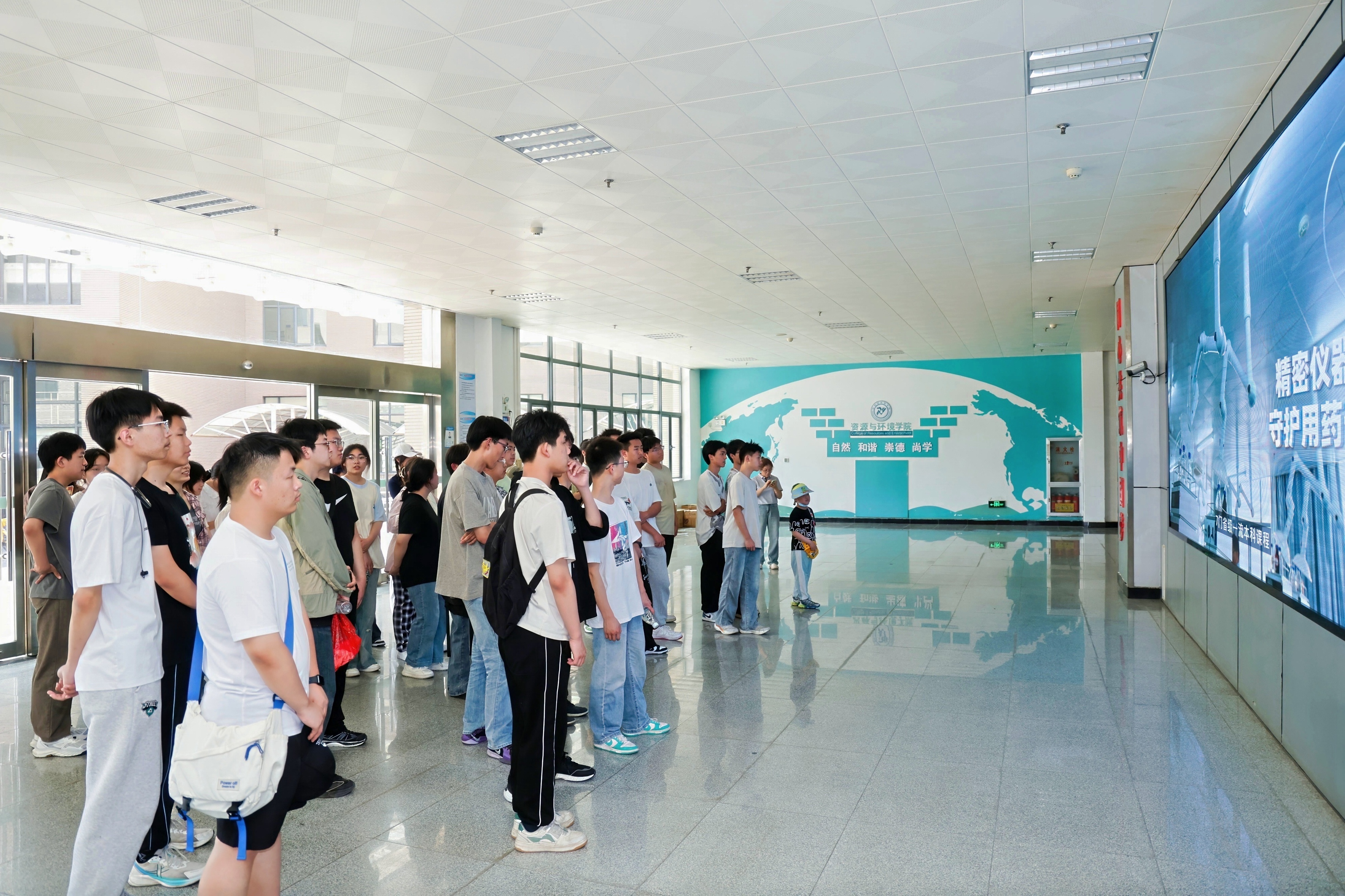 参观药学院