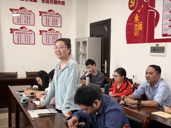 赵骅老师进行研讨发言_副本