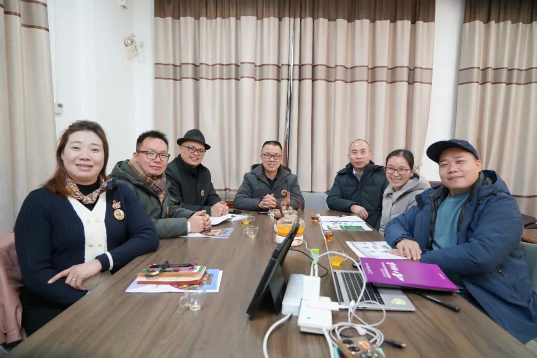 16.与广西儒学学会就学会发展与合作进行讨论交流