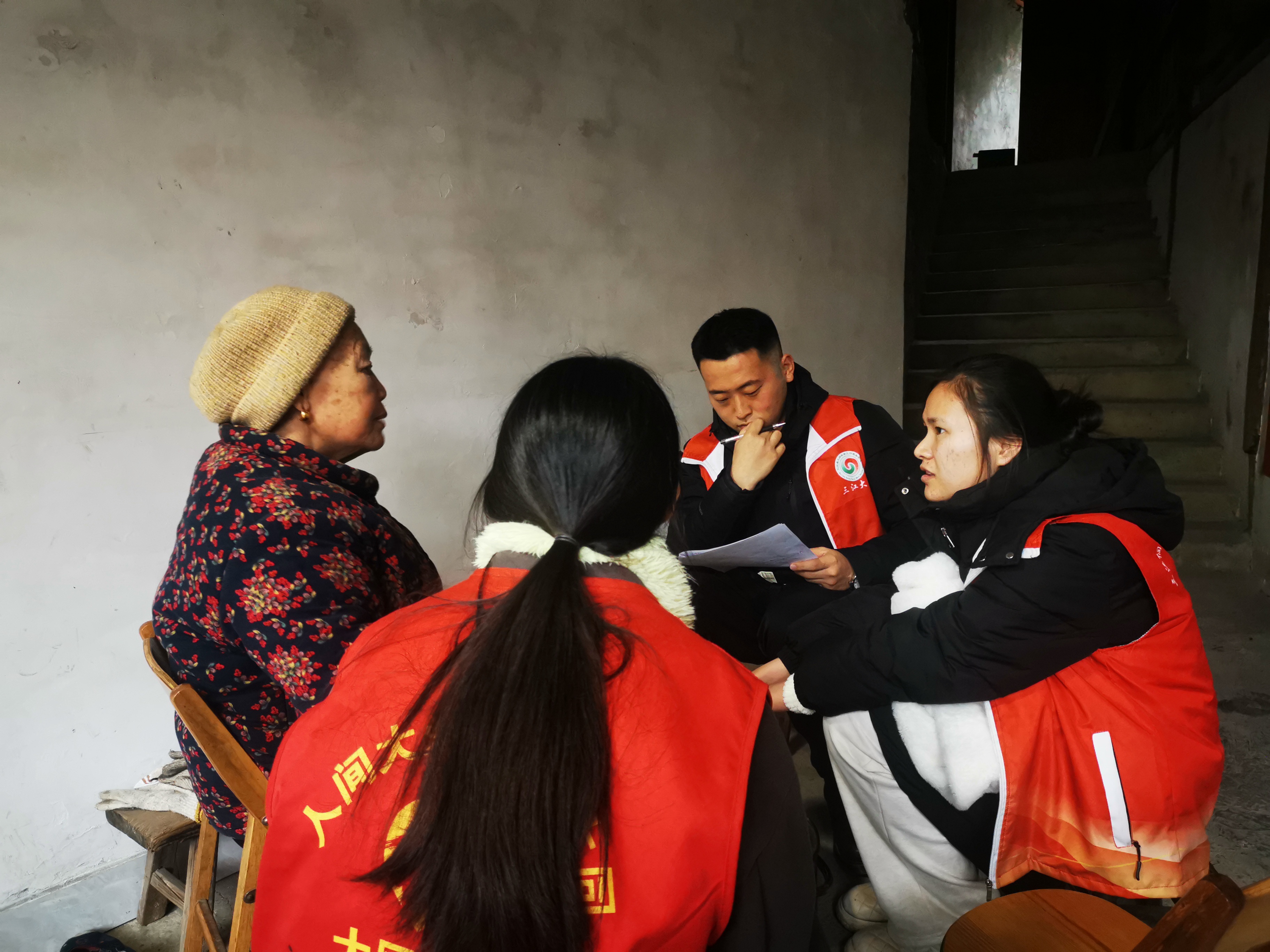 17-2支部教师指导学生至柳州市三江县调研聚焦新型农村互助式养老模式的创新实践