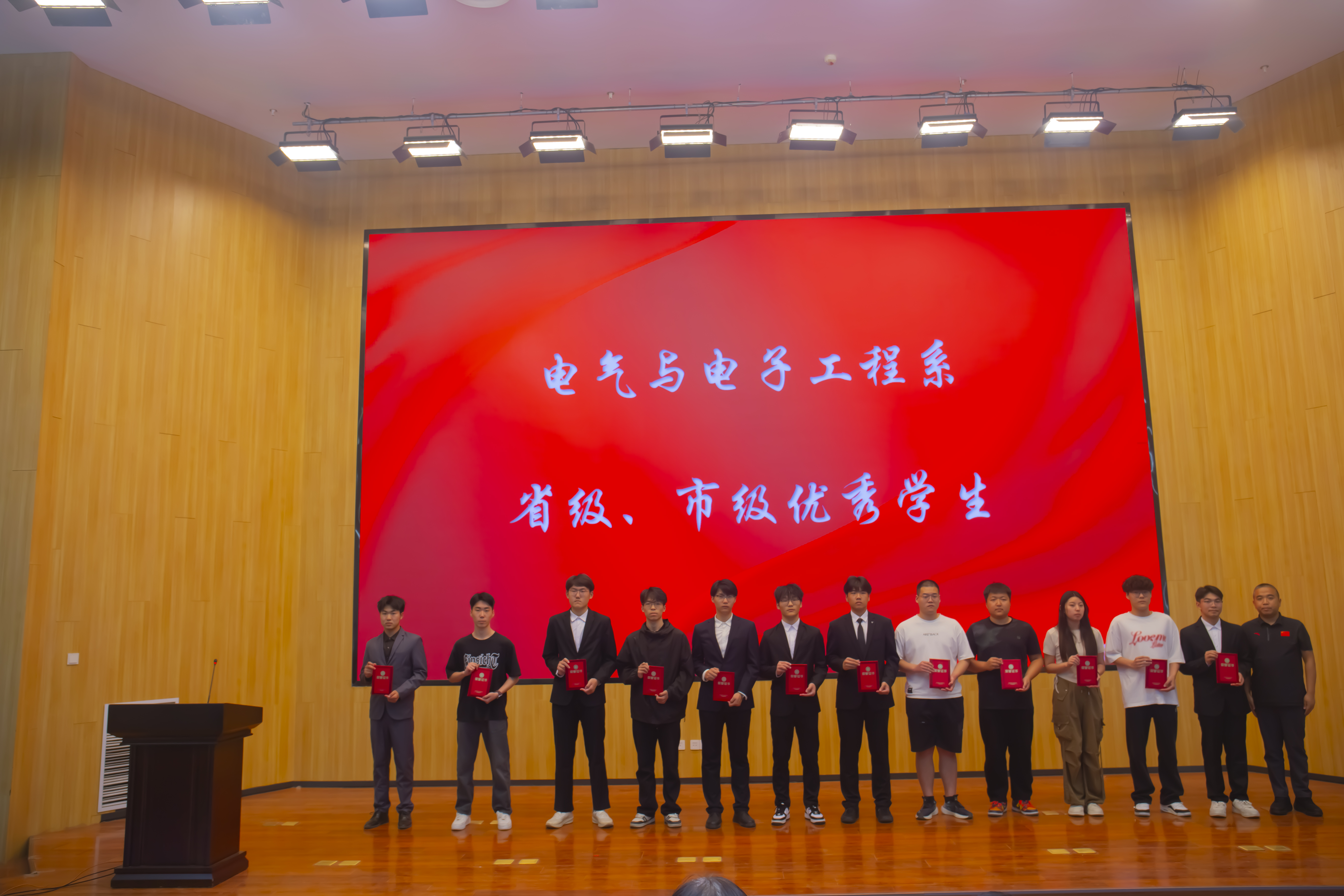 潘老师颁奖