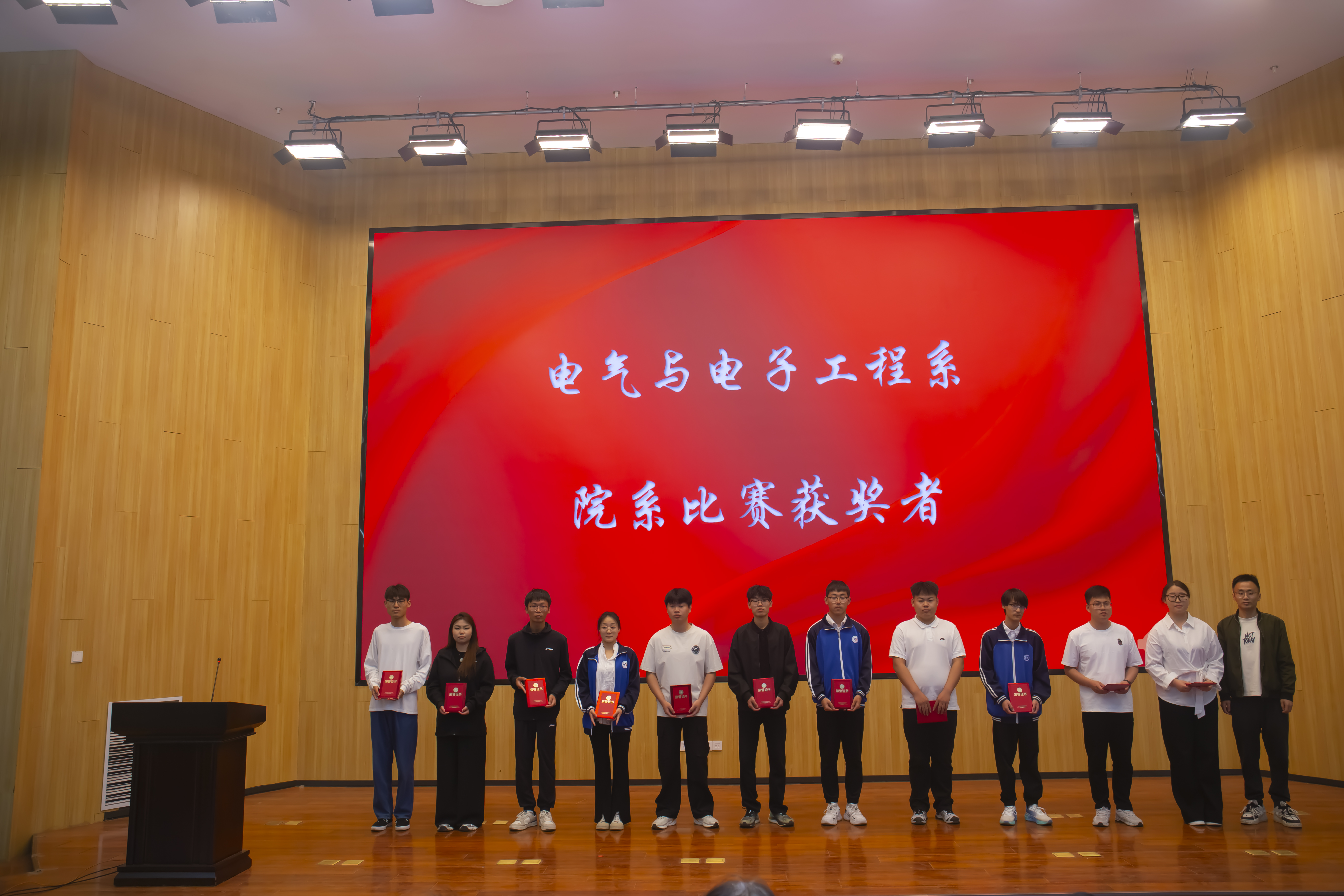 许老师颁奖