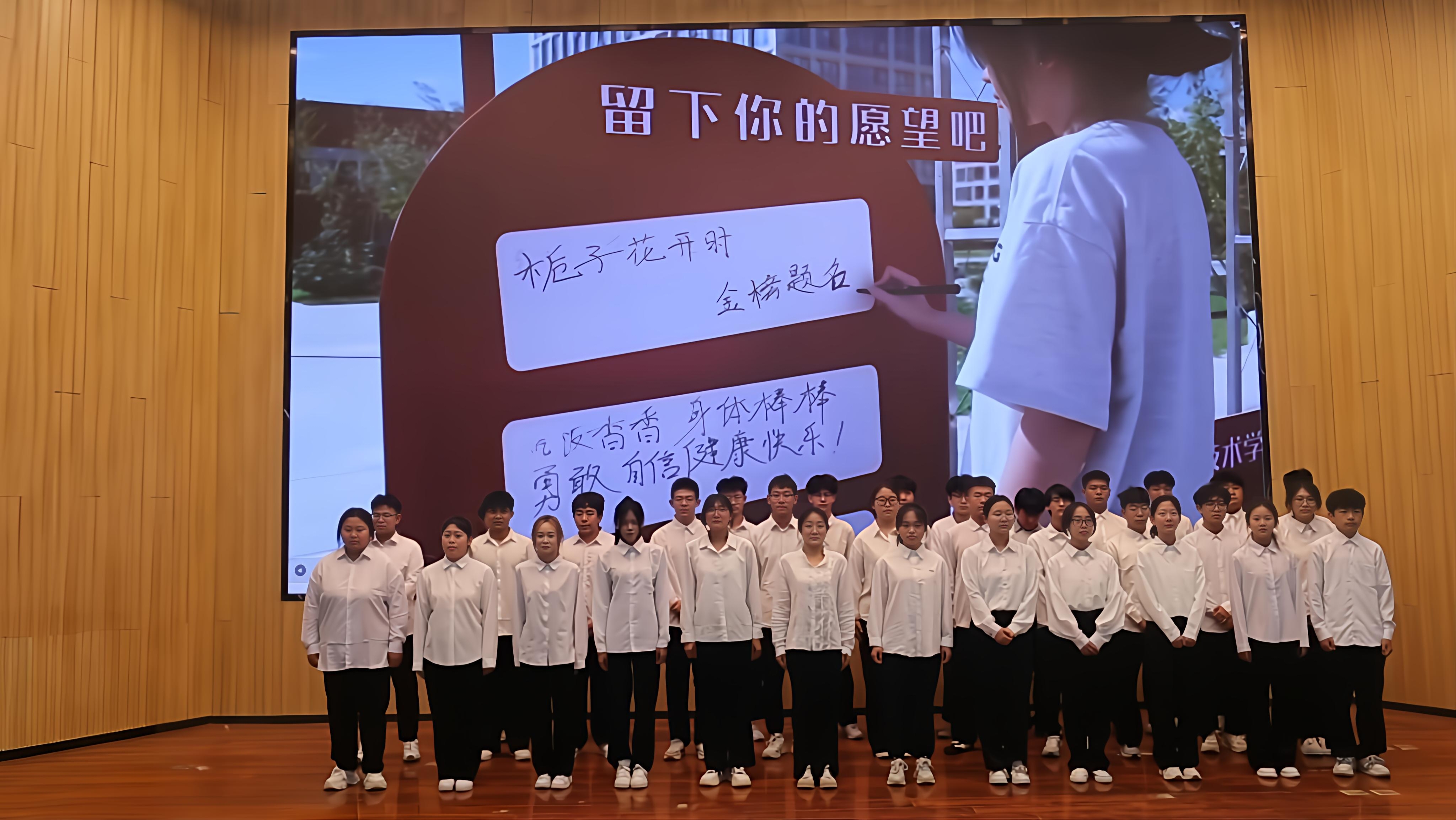 合唱《光荣啊，中国共青团》