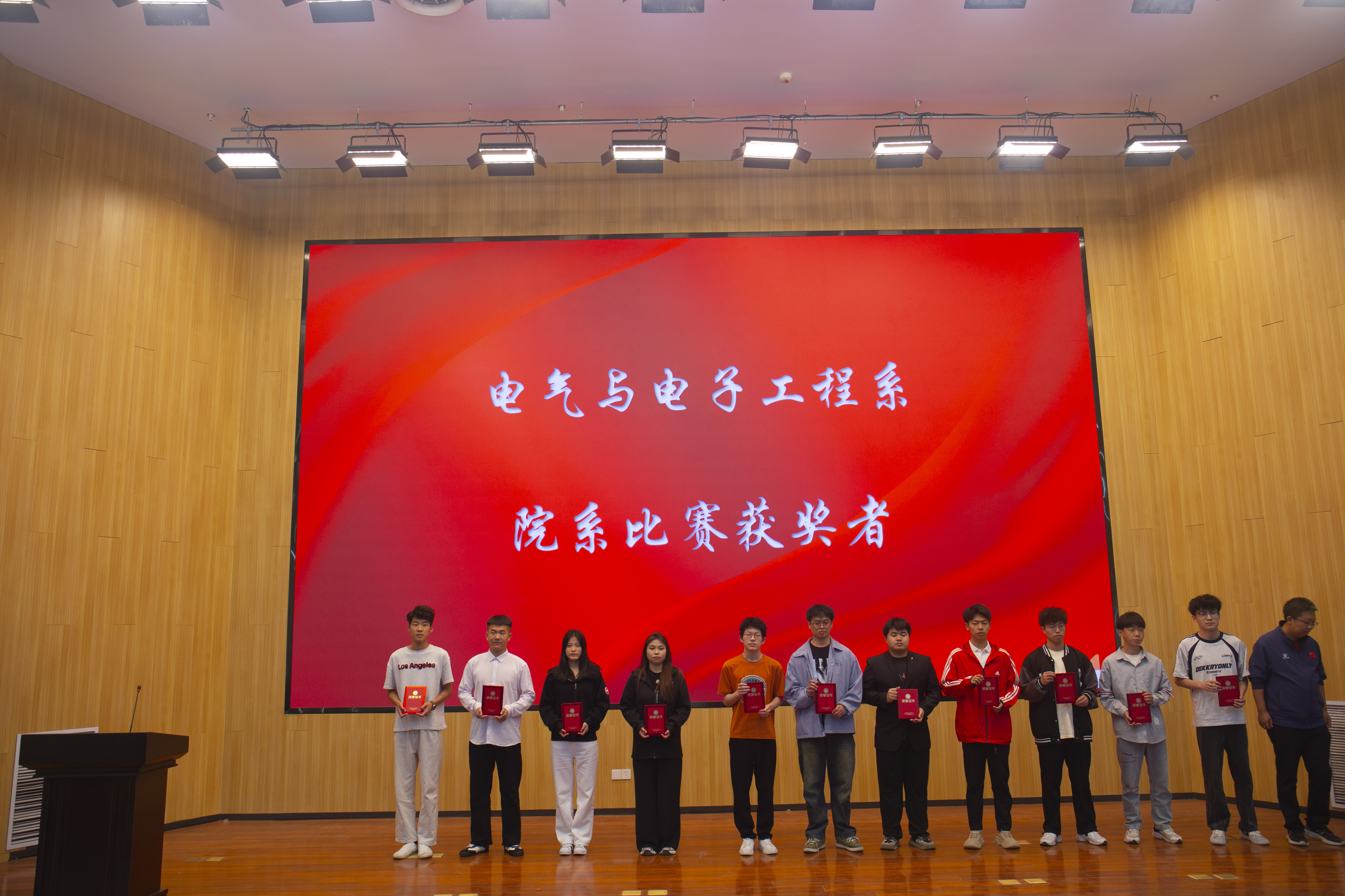 袁老师颁奖