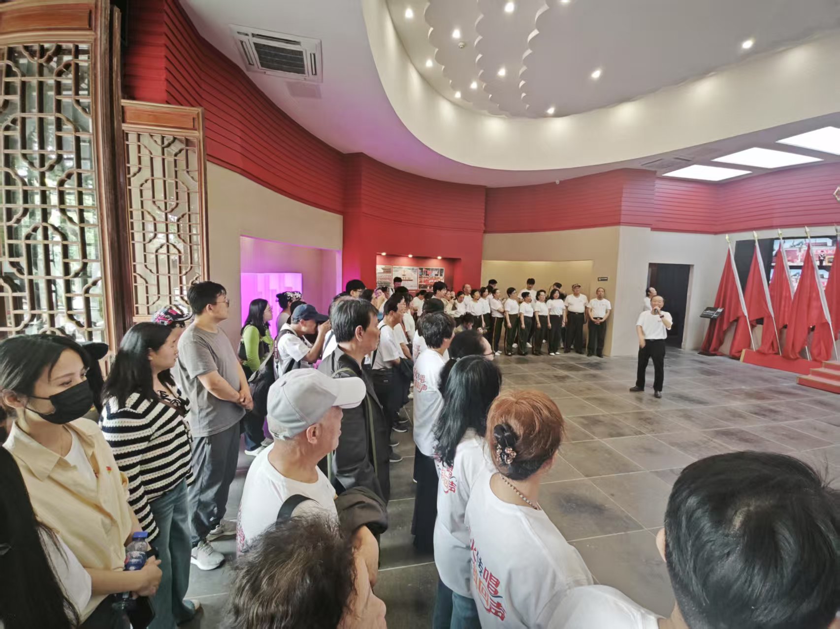 教工支部认真聆听银发宣讲团讲述《歌唱祖国》作者王莘同志有关的抗战故事与文化传承