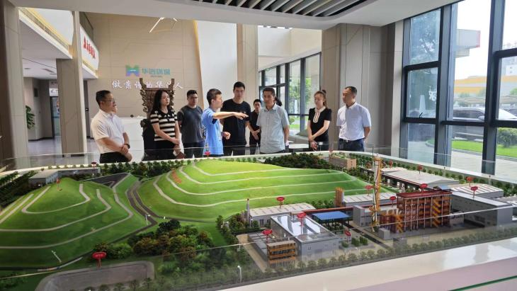 实践团师生企业参观访学
