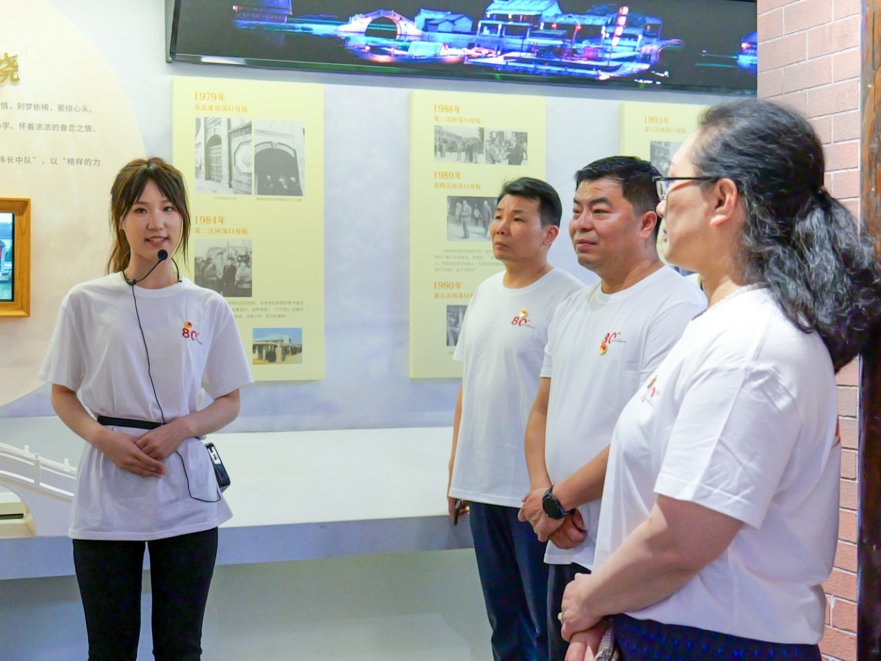 无锡学院学生周为在钱伟长旧居宣讲