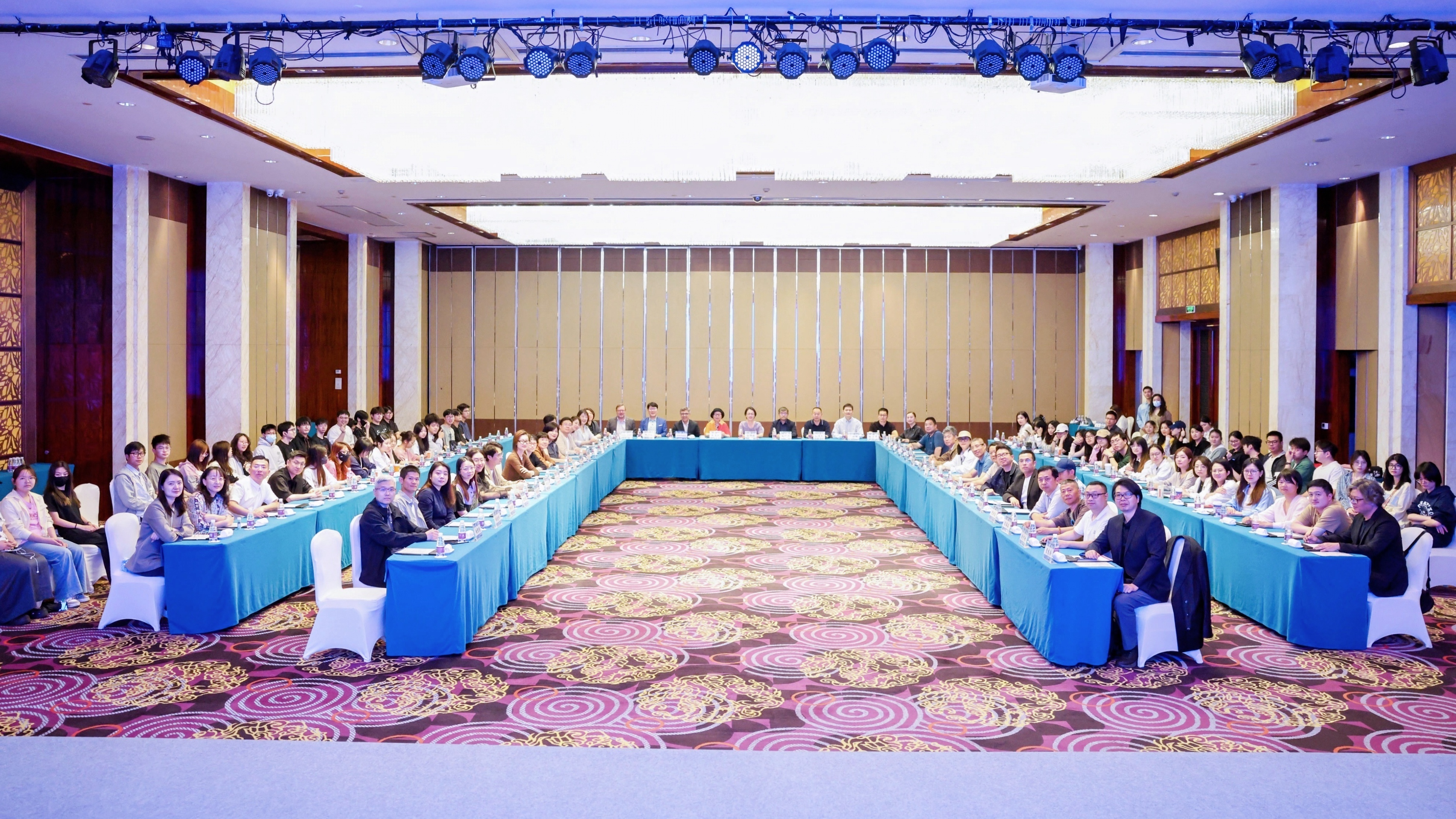 2025国际时尚设计创新研讨会合影