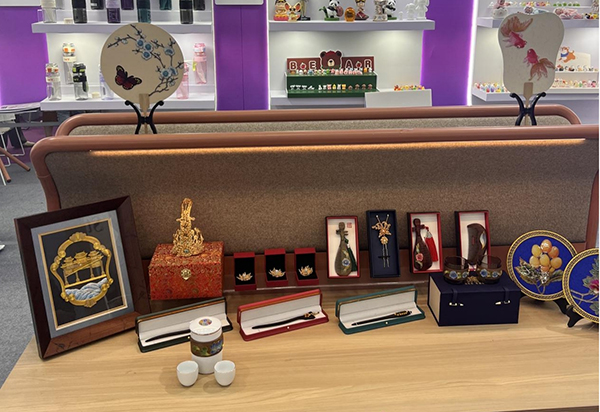 广府金绣岭南传统刺绣展品