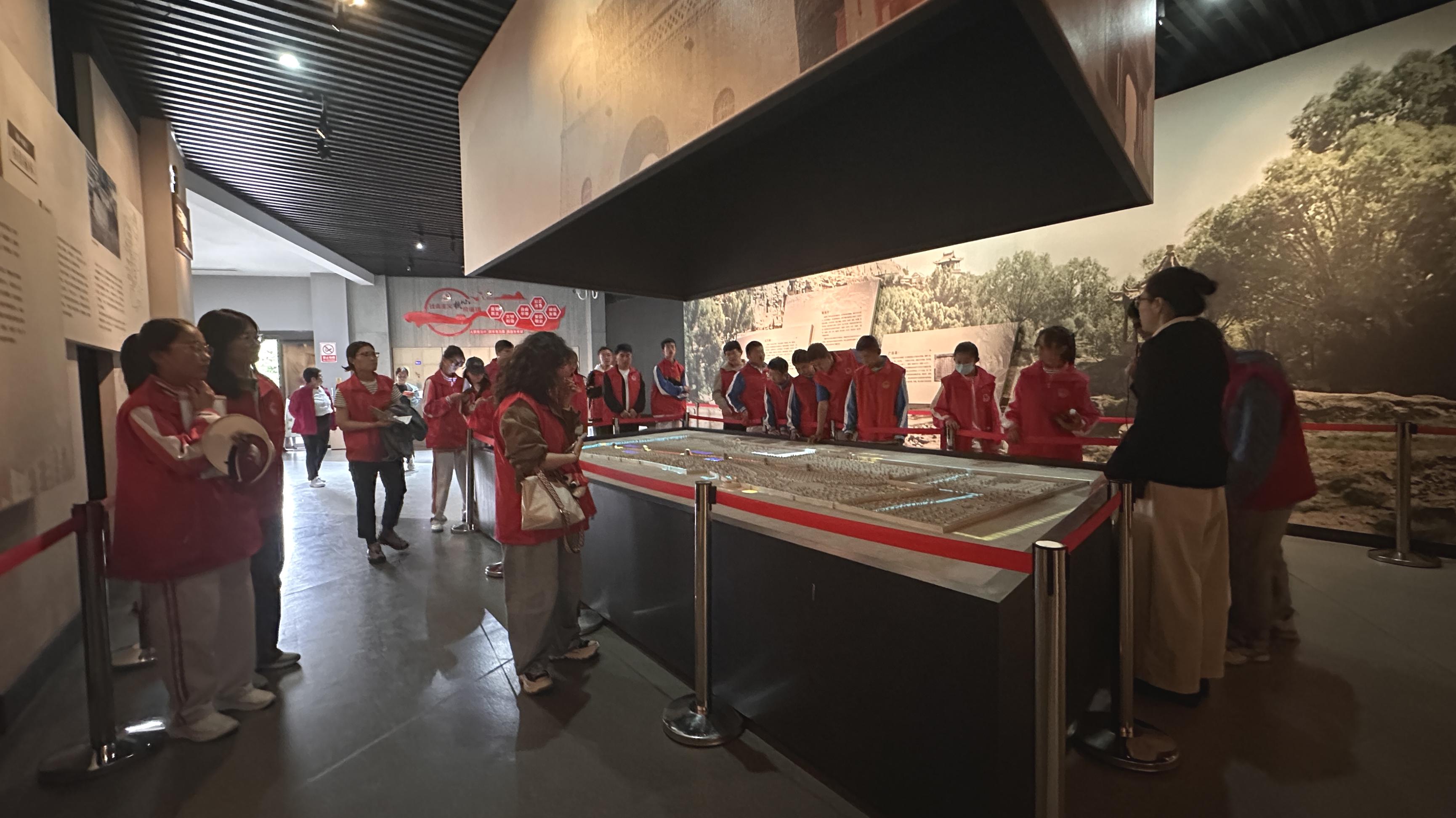 余子俊纪念馆参观学习