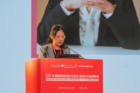 外国语学院院长黄瑛