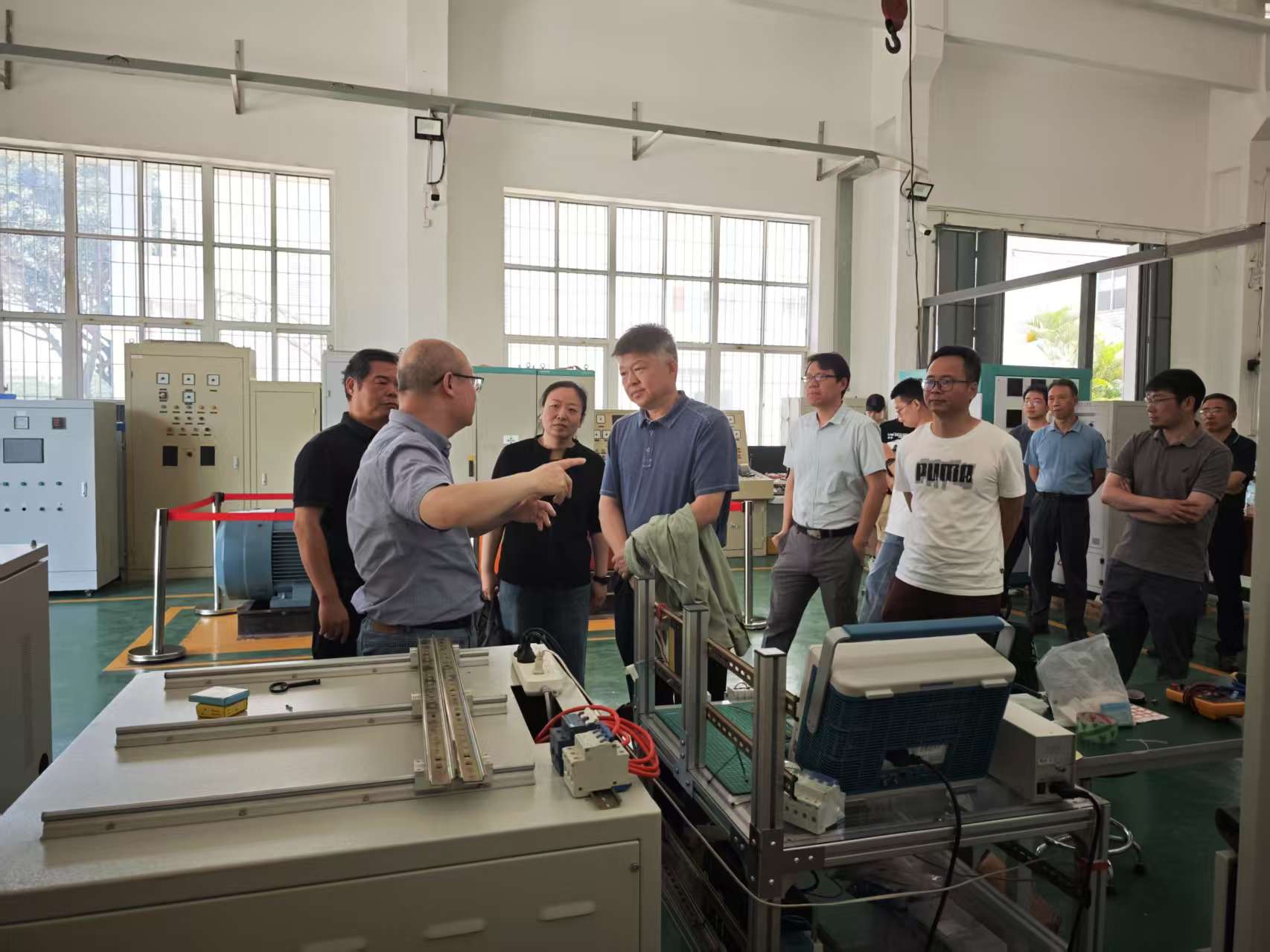 中国兵器工业集团来院参观交流