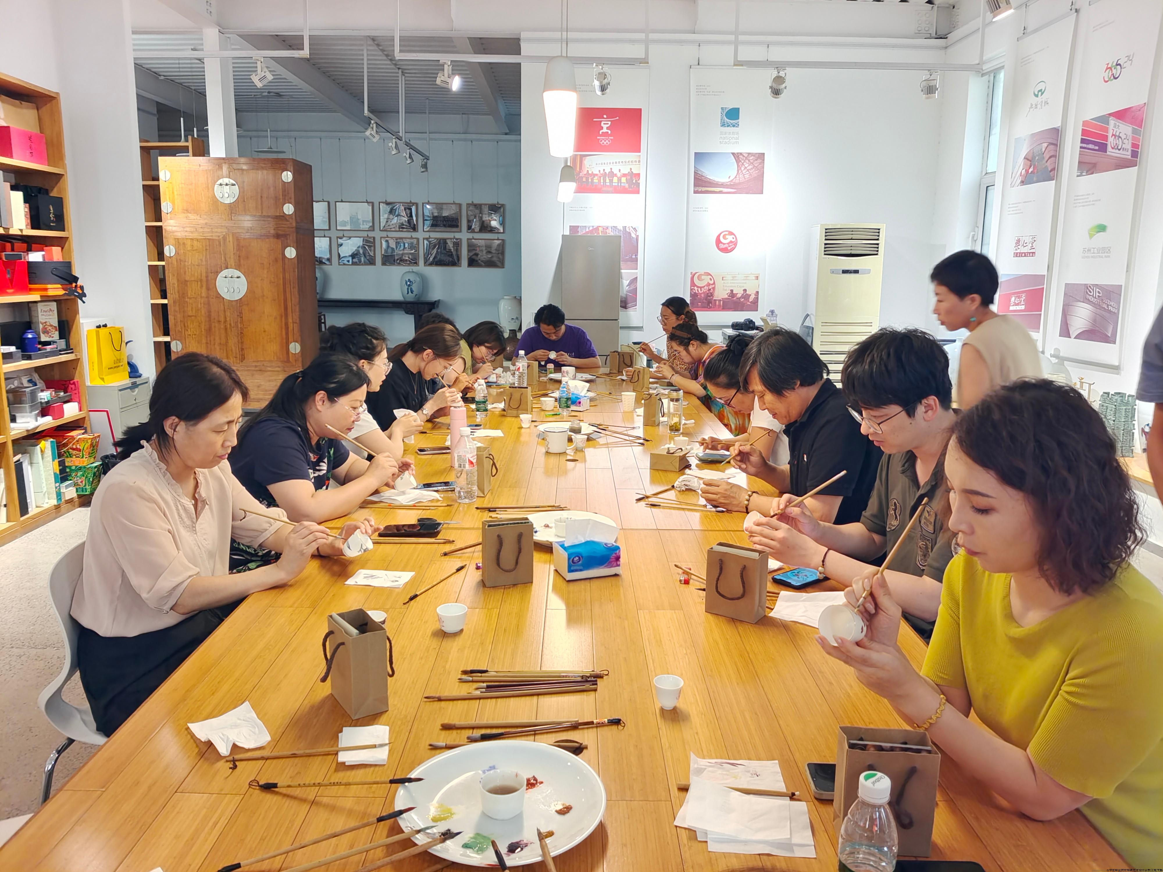 参训学员进行艺术创作