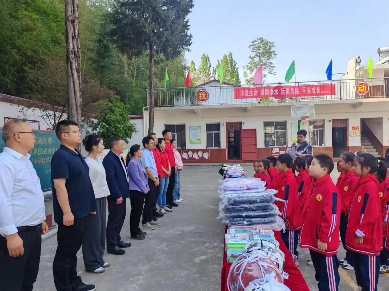 感恩奋进向未来