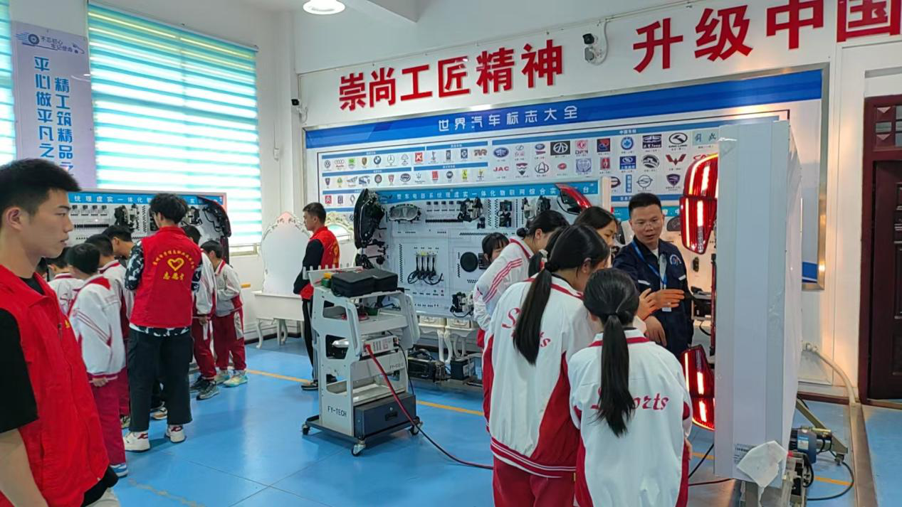 汽车电器实训室