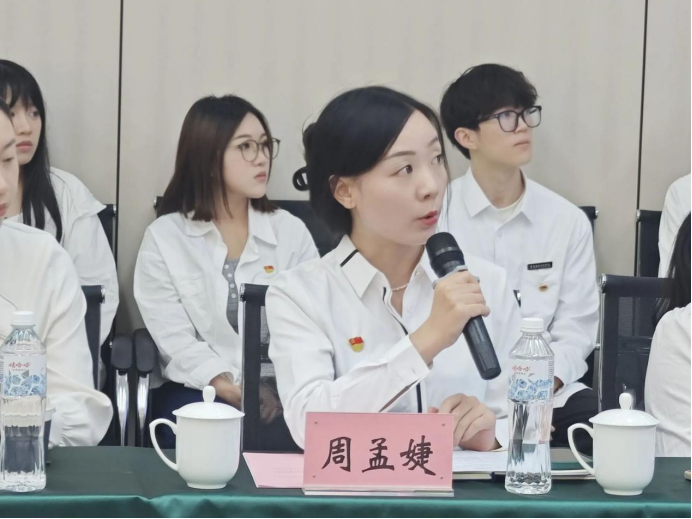 图3 介绍管理学院教工第二党支部