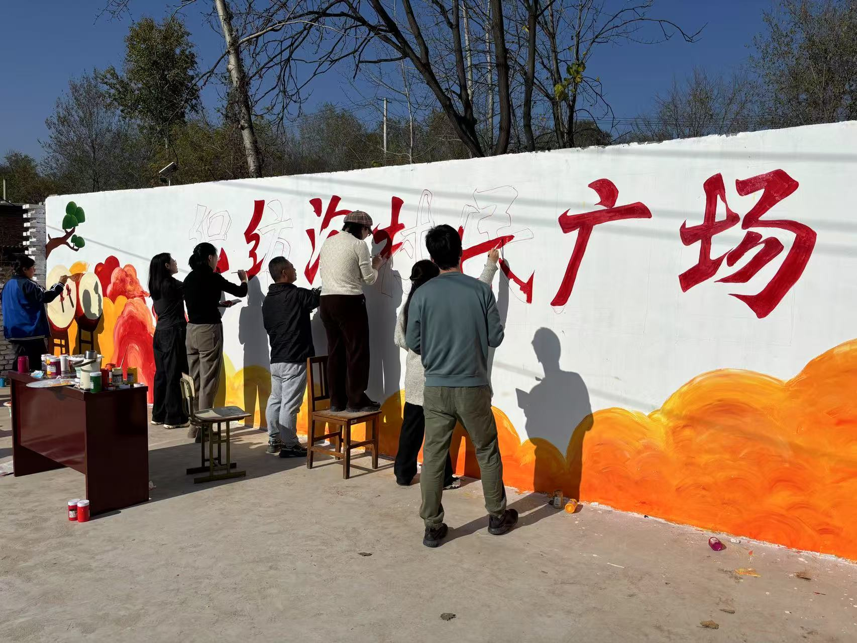 绘制村民活动广场舞台背景墙