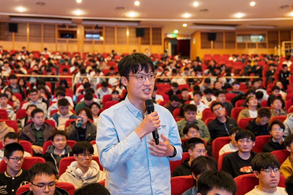 时代楷模、中国第一任核潜艇总设计师彭士禄院士故事讲座在校举行 p4