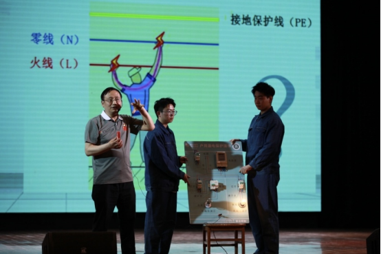 劳模工匠进校园活动现场