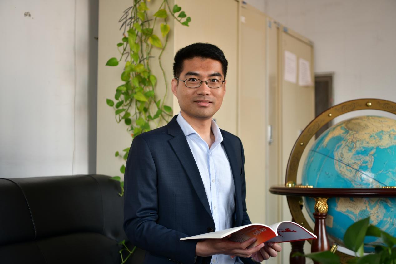 我校倪宝玉、刘凇佐2位教授获评“龙江好人” p1 我校倪宝玉、刘凇佐2位教授获评“龙江好人” p1