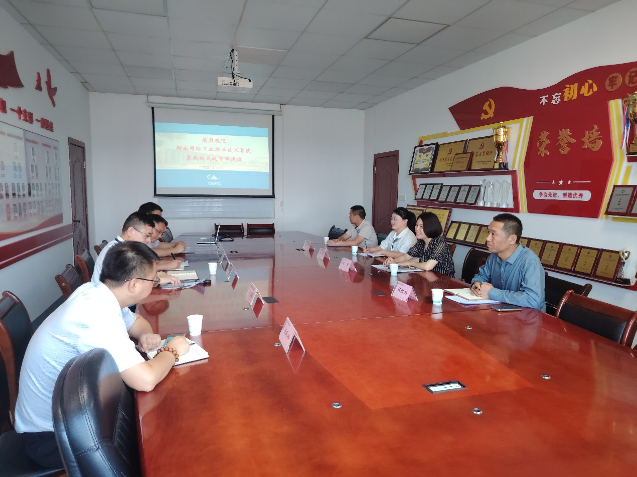 调研组与长沙航空职业技术学院相关领导座谈交流 调研组与长沙航空职业技术学院相关领导座谈交流