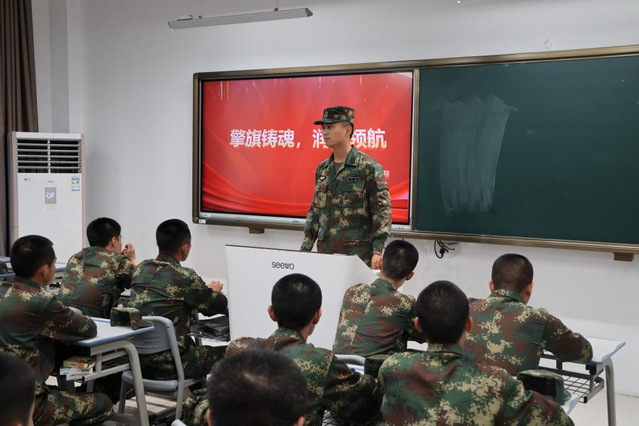 刘翔宣讲现场:淬炼本领锻造军人底色 刘翔宣讲现场:淬炼本领锻造军人底色