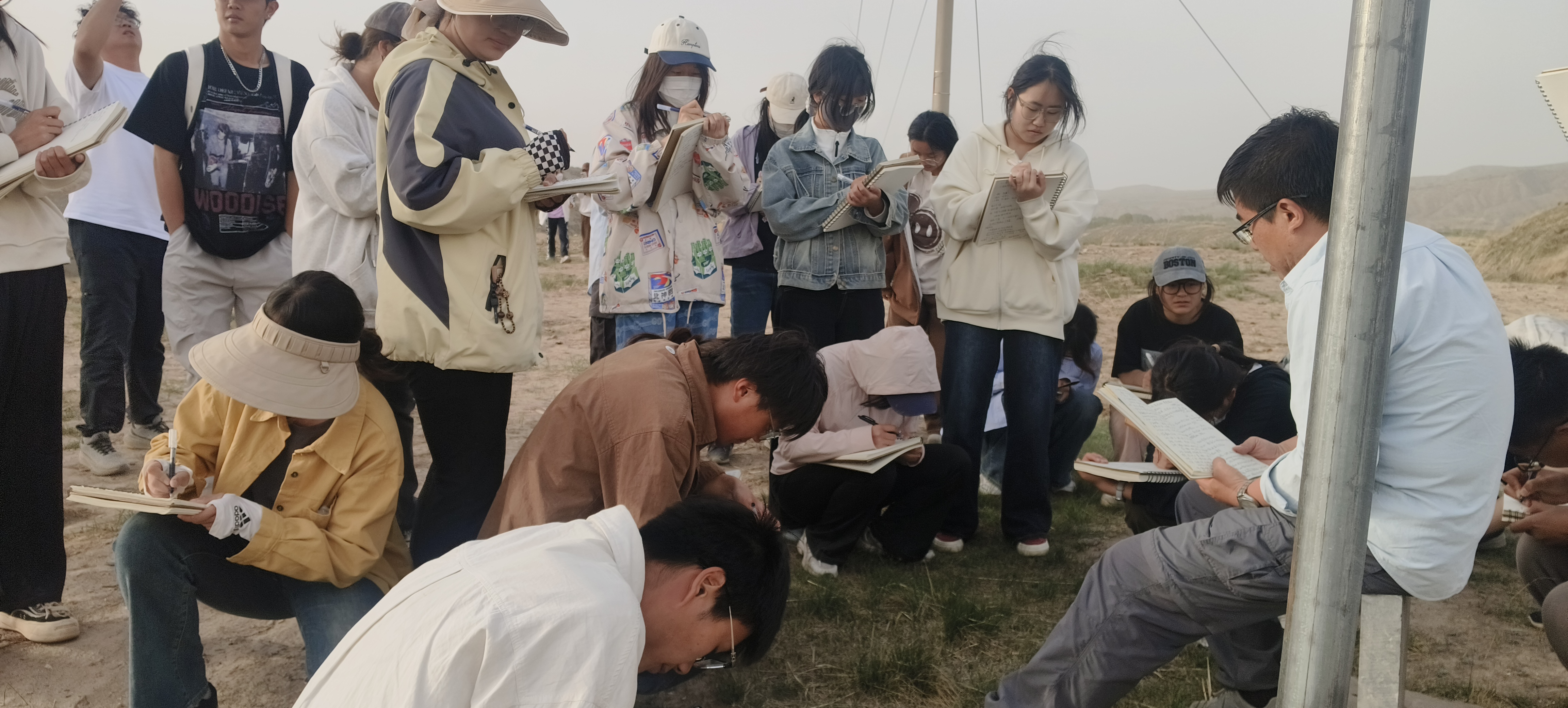 实践育人：历史文化与旅游学院教工党员组织学生开展文物考古实践教学