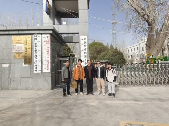 （翟占国了解新疆地区学校教育）