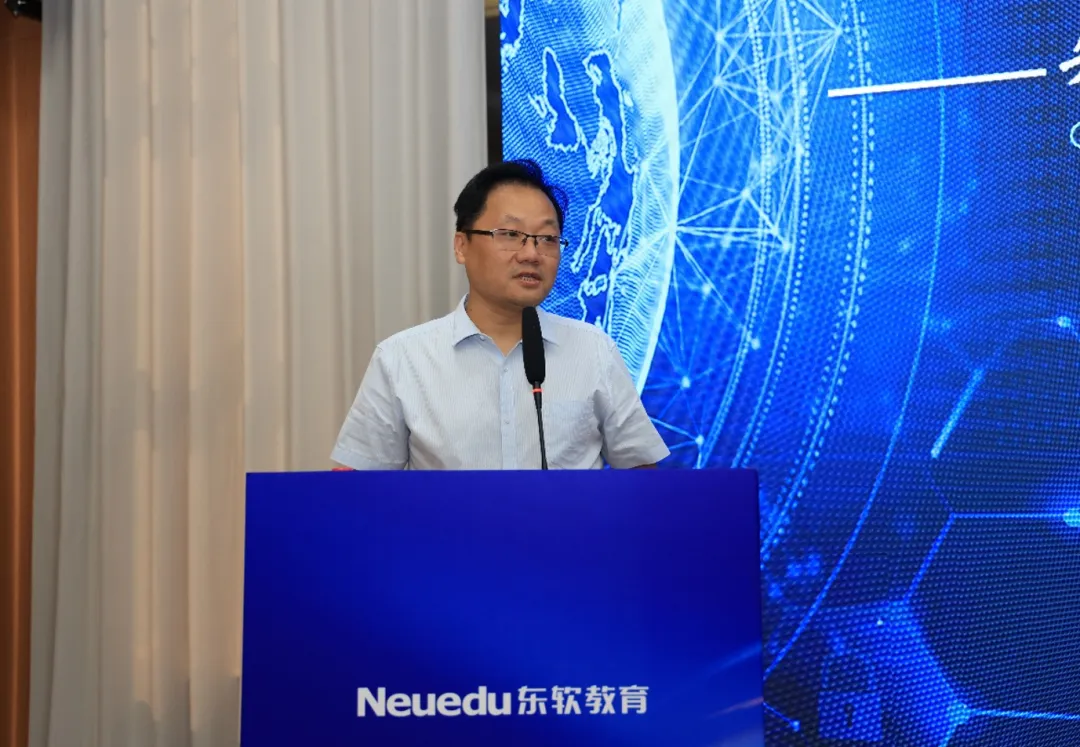 曾春副院长发言照片