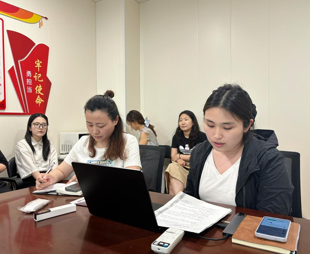 图1 曹力老师领学