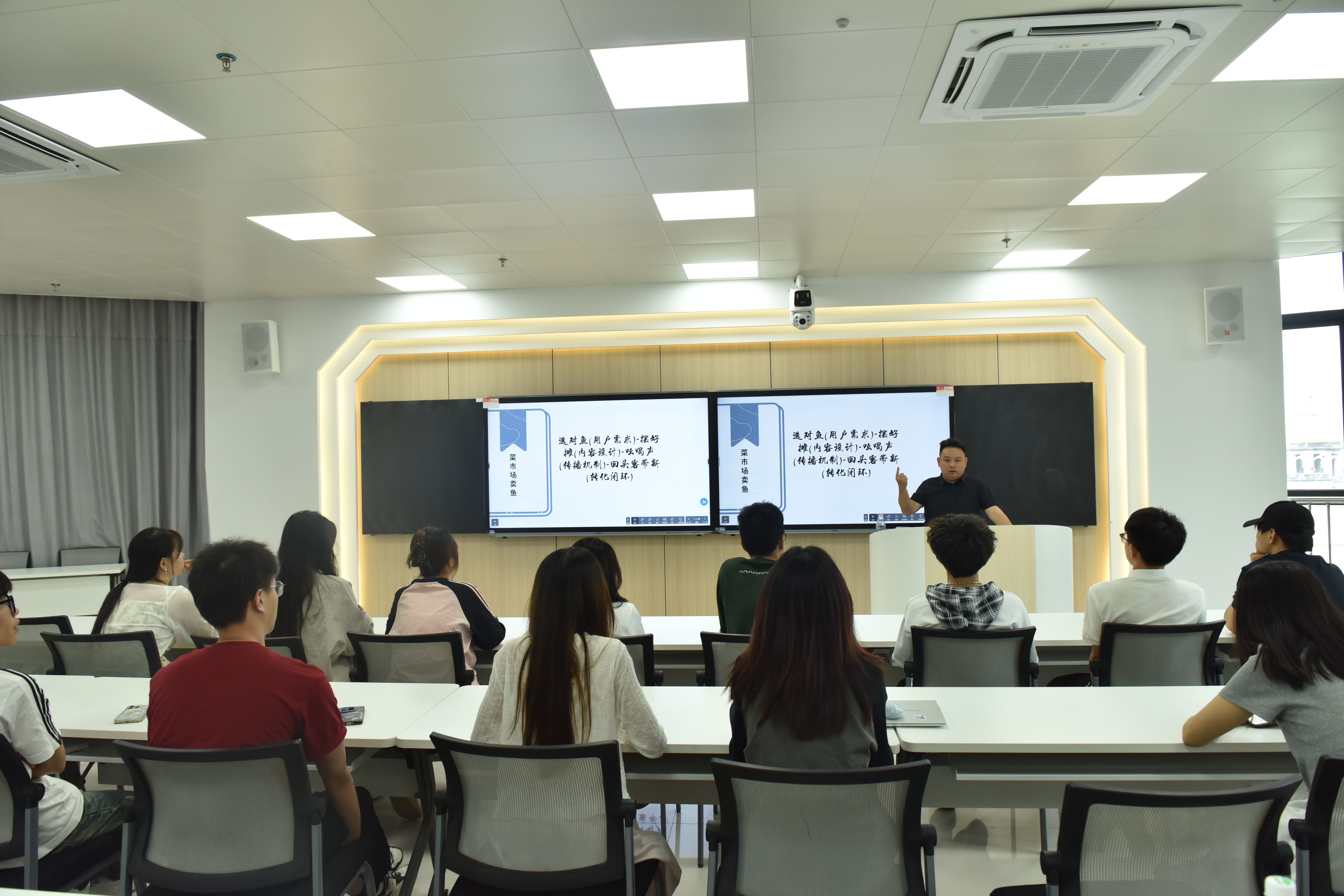 教师党支部党员教师参与 “新时代先进人物进校园” 活动交流学习