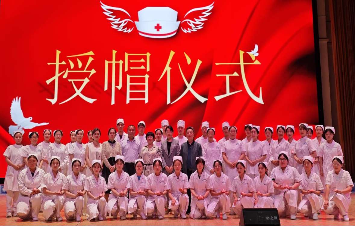 授帽仪式部分同学合影