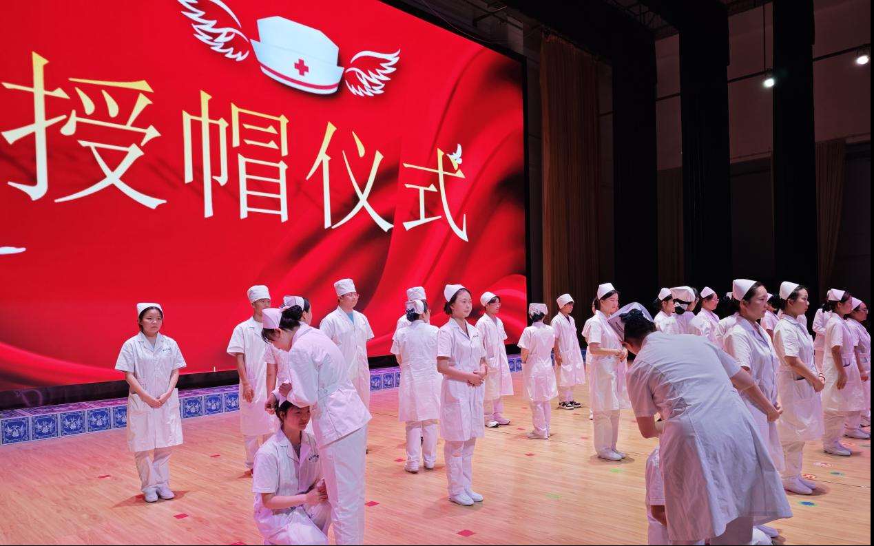 授帽仪式现场