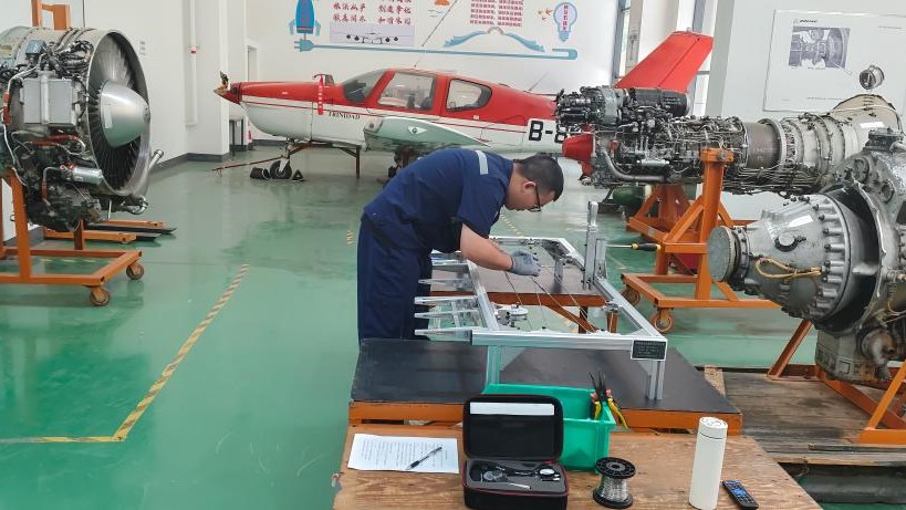 图1：飞机维修技能大赛现场