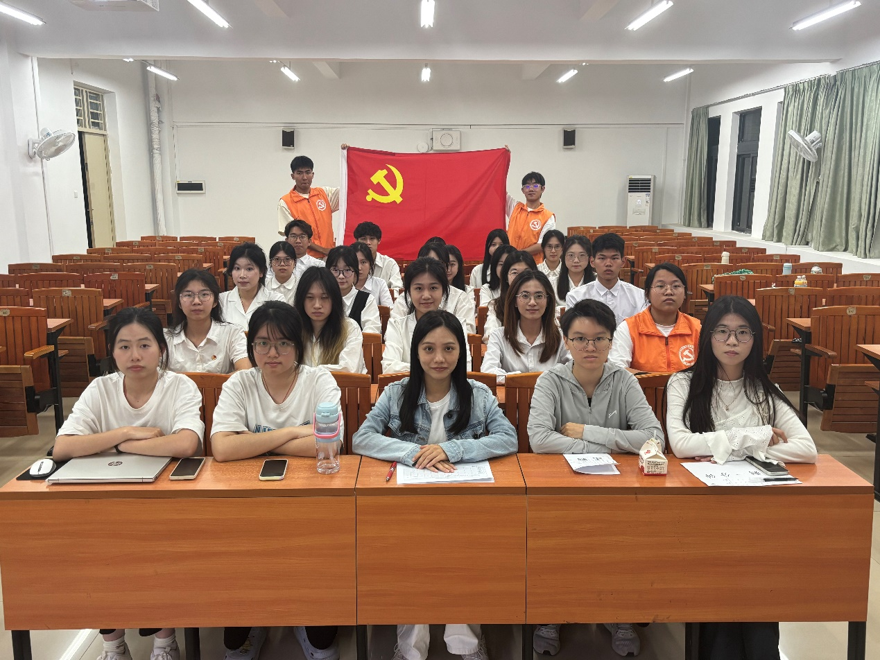 图5：全体参会人员合影留念