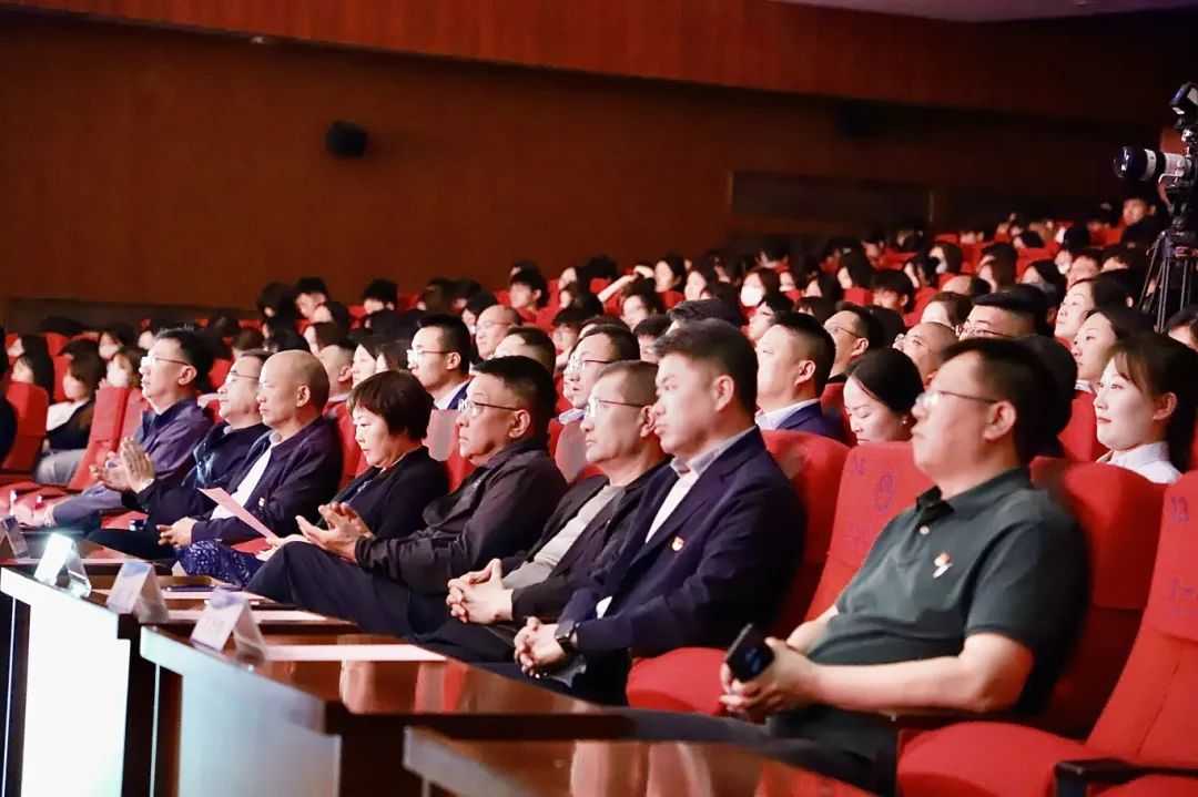 党委书记寇桂杰，副院长范宏伟，党委委员、纪委书记、监察专员康银瑞，党委委员、副院长苏立玢，党委委员李小安、冯天、黎兆跂、王致国参加了活动。
本次活动由汽车工程学院、马克思主义学院、初等教育学院共同承办。学校全体中层干部，共建单位兰州银行费家营支行党支部、兰州市公共资源交易中心安宁分中心及学校师生代表700余人参加了活动。