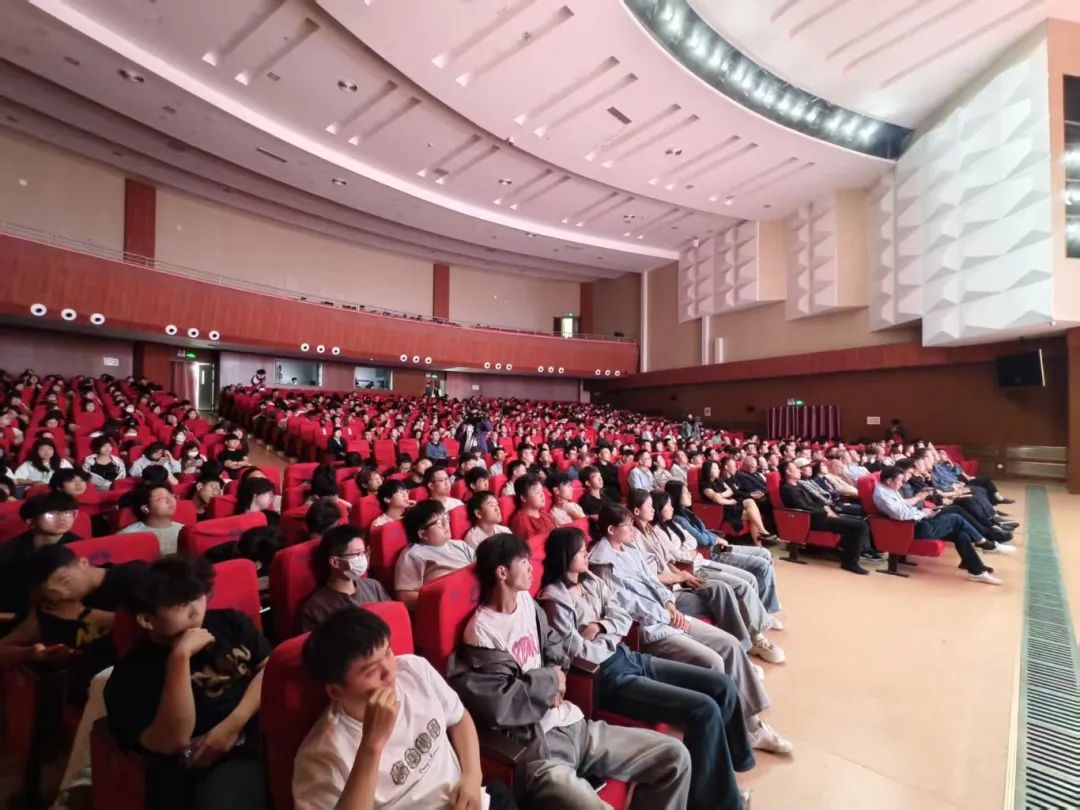 本次党建观摩会以“思想引领+行为示范”的创新模式，不仅是对廉洁文化传播方式的大胆创新，更是推动中央八项规定精神在校园落地生根的有效举措。观摩会将廉洁文化与学校育人工作深度融合，以文化人、以廉润心，引导广大师生从思想上正本清源、固本培元，为学校教育教学、人才培养等中心工作营造了风清气正的政治生态和育人环境，为学校高质量发展提供了坚实的纪律保障和强大的精神动力。