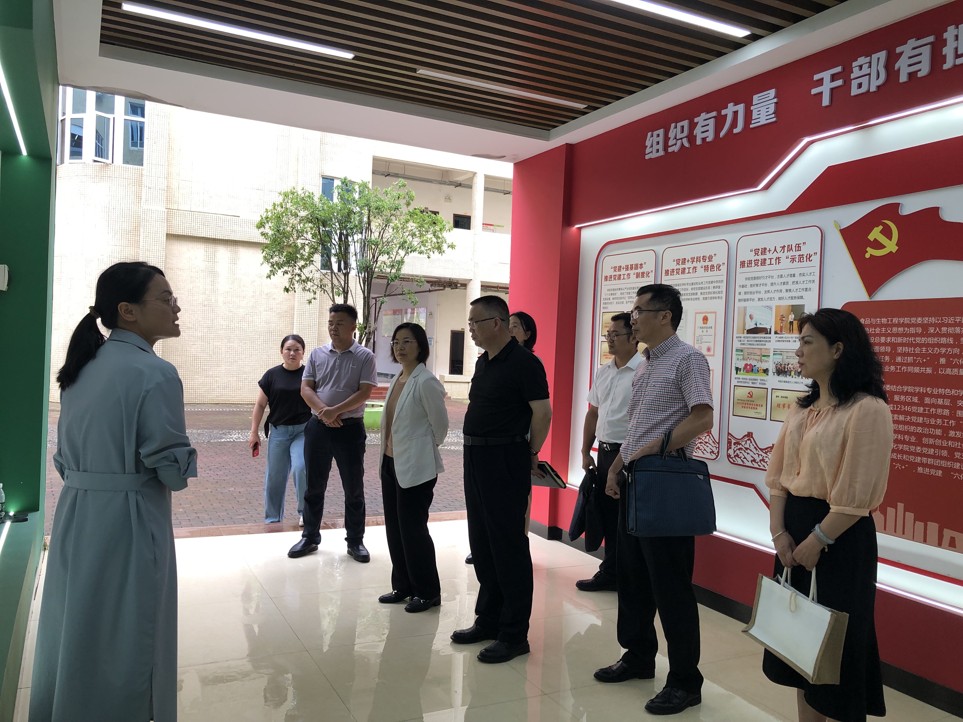 教师第一党支部开展“政校企协同，赋能地方产业”主题实践活动－市科协参观