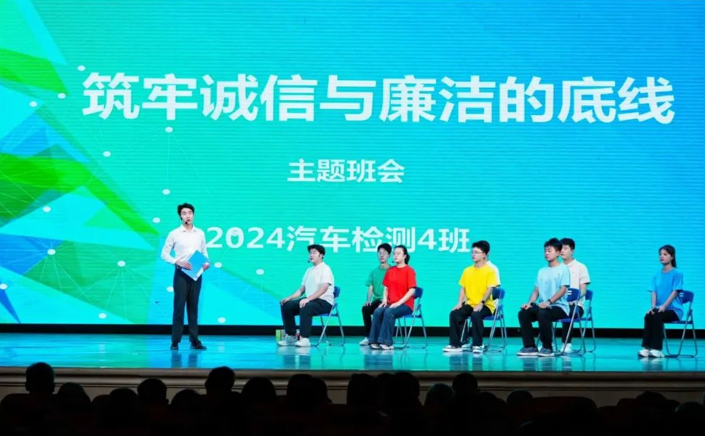 《助学金风波》以助学金评选矛盾为背景原型，展现青年在公义与私利间的抉择，让廉洁准则落地生活场景