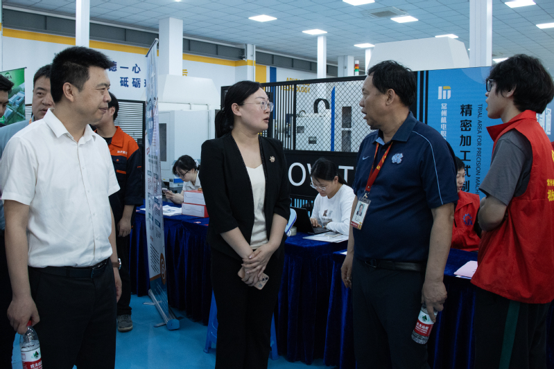 e44996b6-cc0b-4c04-8c51-f5581b52a55c