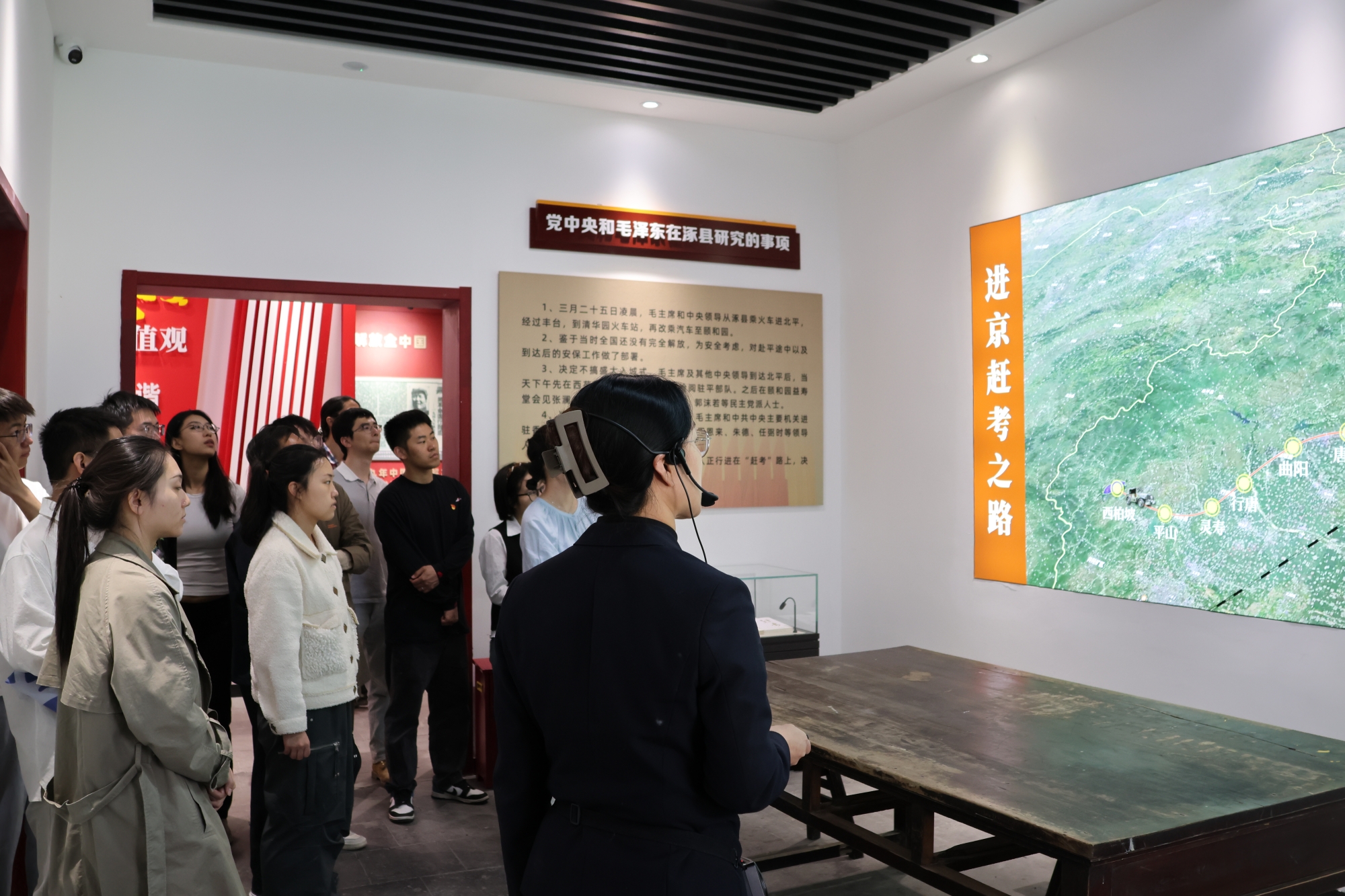 10-参观纪念馆-2