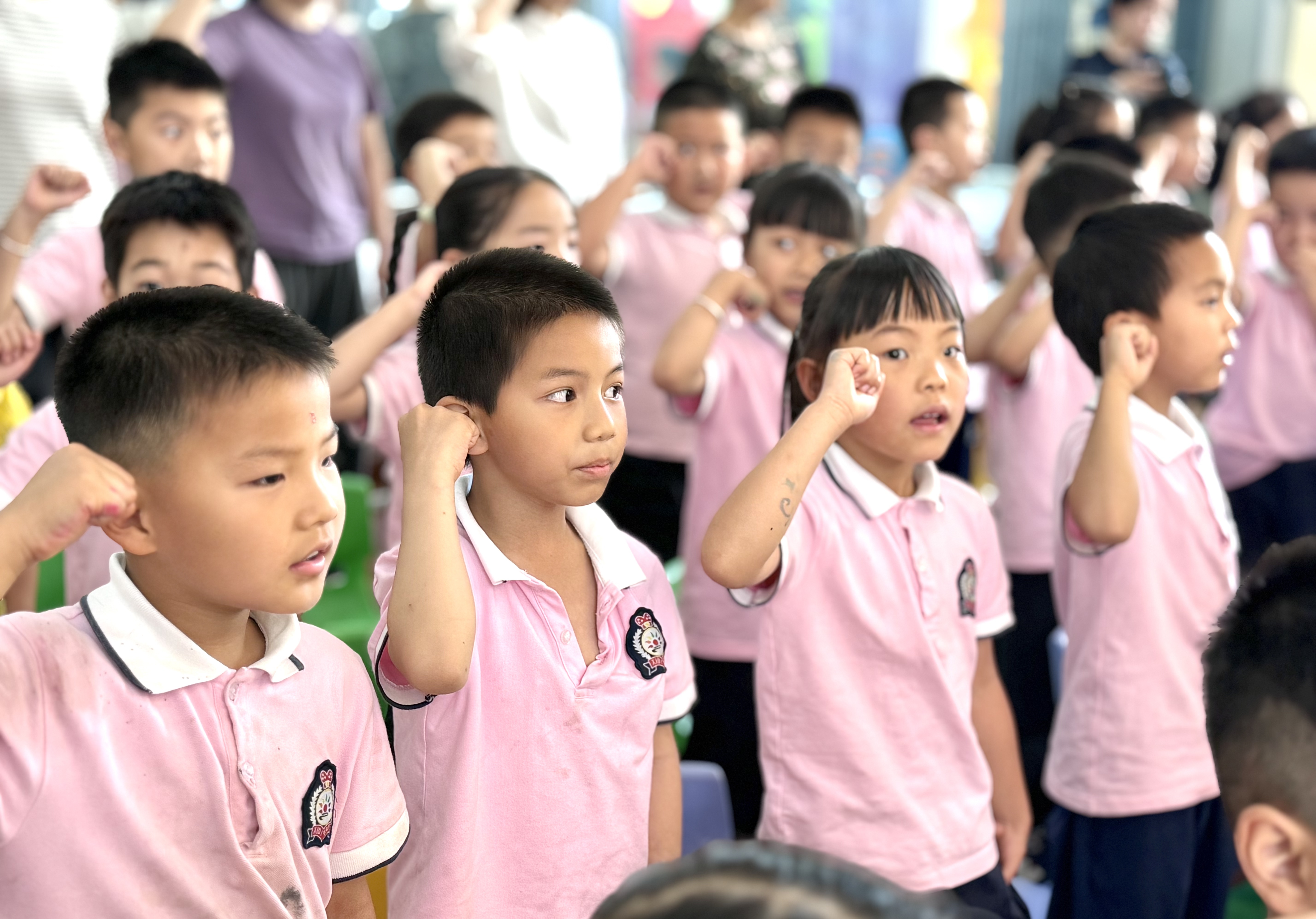 2“宪法宣誓“:法治信仰从小扎根 2“宪法宣誓“:法治信仰从小扎根