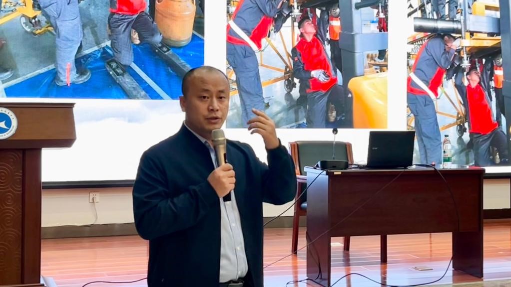 图1：讲座现场