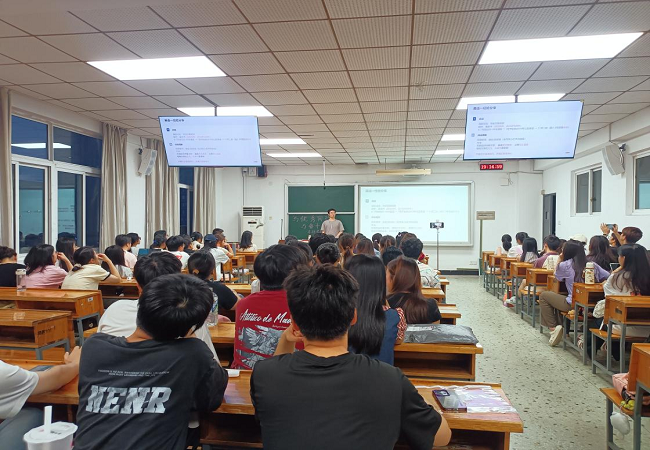 长沙师范学院初等教育学院学生党支部举办“与优秀同行，与奋斗共进”考研考编经验分享会