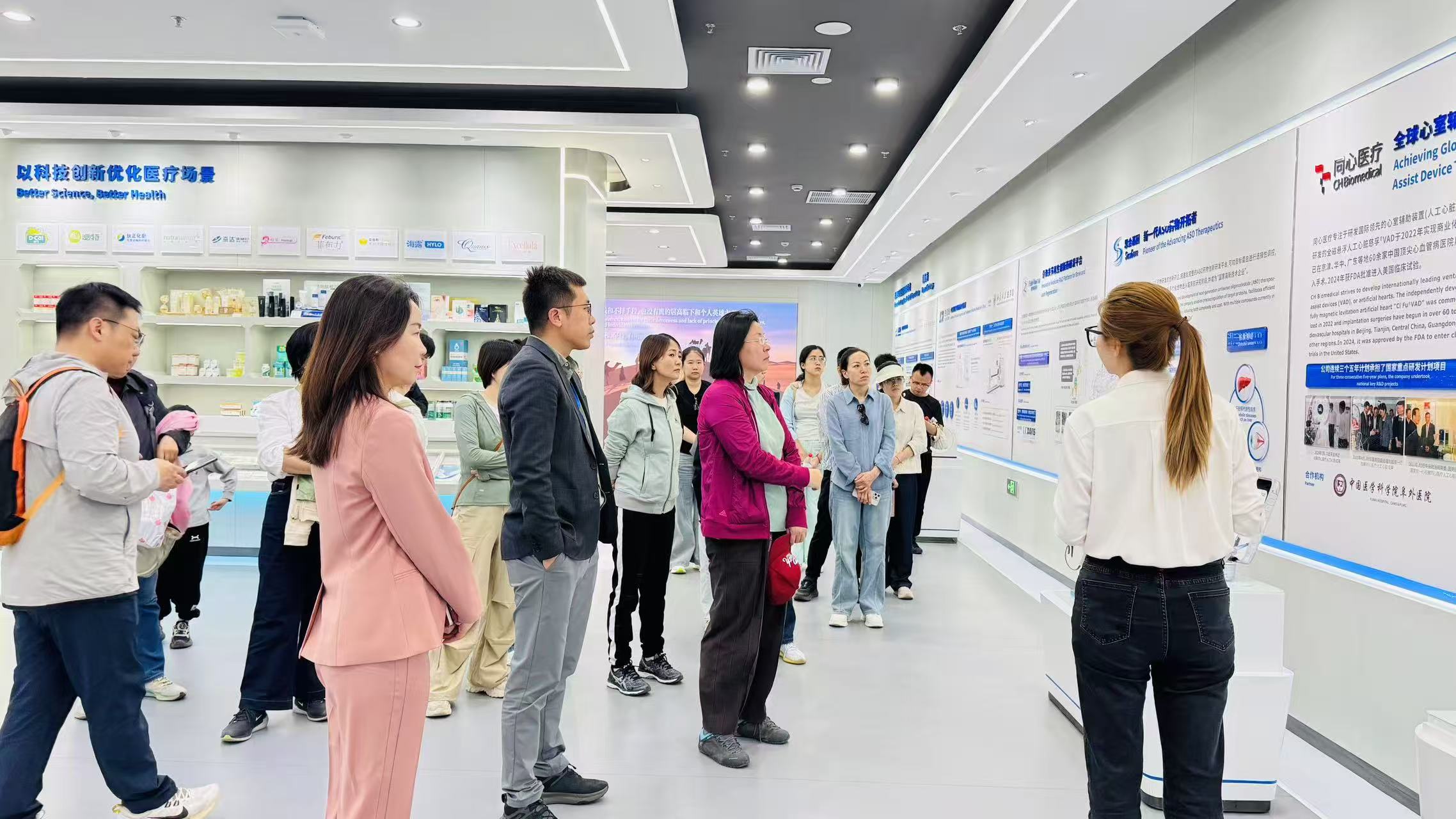 百洋医药基地合影 百洋医药基地合影